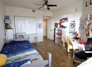 6425 Shoreline Dr in St. Petersburg, FL - Building Photo - Building Photo
