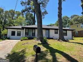 2597 Glenvalley Dr in Decatur, GA - Building Photo - Building Photo