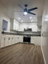 Park Royal Apartments in Anaheim, CA - Building Photo - Building Photo