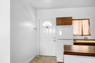 10202 Mount Gleason Ave in Tujunga, CA - Foto de edificio - Building Photo