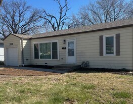 2938 S Vine St in Wichita, KS - Building Photo