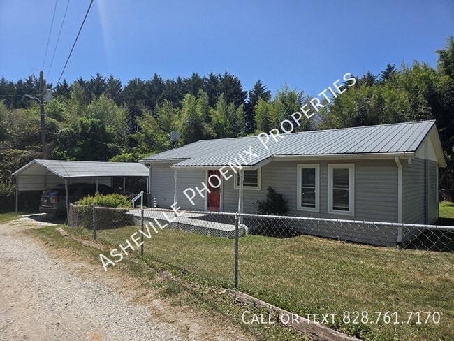 13 Rosscraggon Dr in Asheville, NC - Building Photo - Building Photo