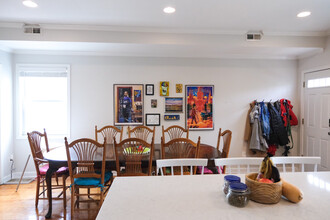 655 16th St NE, Unit A in Washington, DC - Building Photo - Building Photo