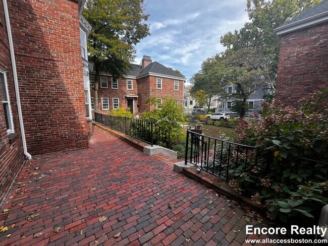 5 Gibson Ter, Unit 5D in Cambridge, MA - Foto de edificio - Building Photo