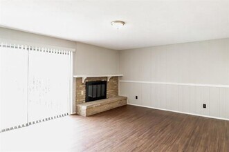 7254 Cloverglen Dr in Dallas, TX - Foto de edificio - Building Photo