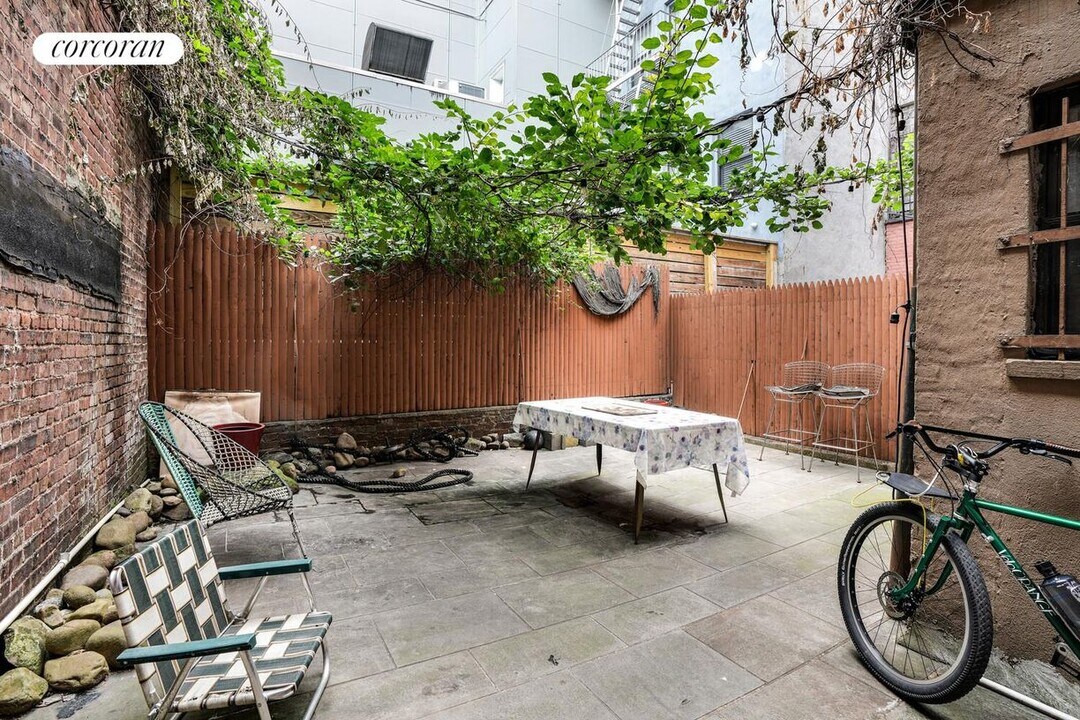 2032 5th Ave in New York, NY - Building Photo