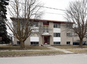 6 Plymouth Ct in Guelph, ON - Building Photo