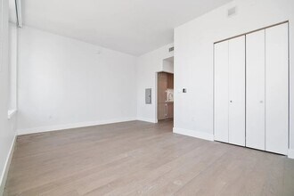 200 E 23rd St, Unit 6F in New York, NY - Foto de edificio - Building Photo