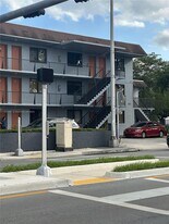 14155 W Dixie Hwy in North Miami, FL - Building Photo