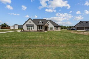 381 Oak Mdw Ln in Weatherford, TX - Building Photo