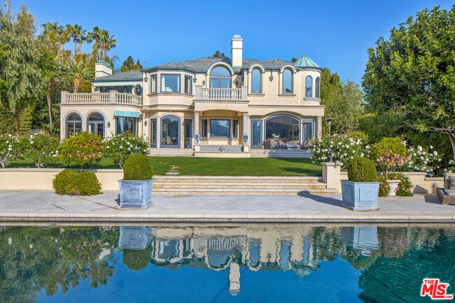 property at 3352 Clerendon Rd