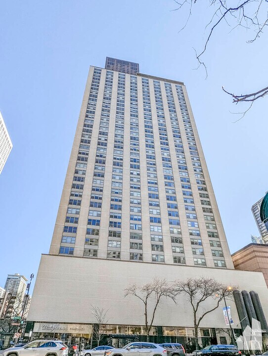 777 N Michigan Ave, Unit 1908 in Chicago, IL - Foto de edificio