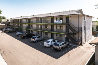 Westview Apartments in Colorado Springs, CO - Foto de edificio - Building Photo