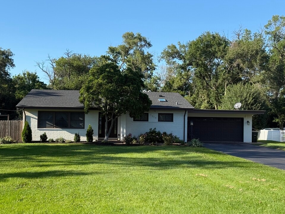 1316 W 59th St in La Grange Highlands, IL - Building Photo
