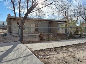 11580 Chisolm Trail Dr in Socorro, TX - Building Photo