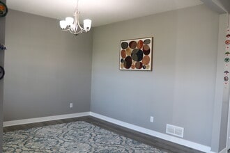 8180 180th St W in Lakeville, MN - Foto de edificio - Building Photo