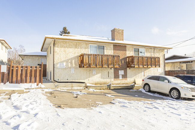 1103 78 Av NW in Calgary, AB - Building Photo - Primary Photo