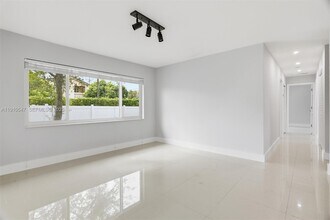 5250 SW 96th Ave in Miami, FL - Building Photo - Building Photo