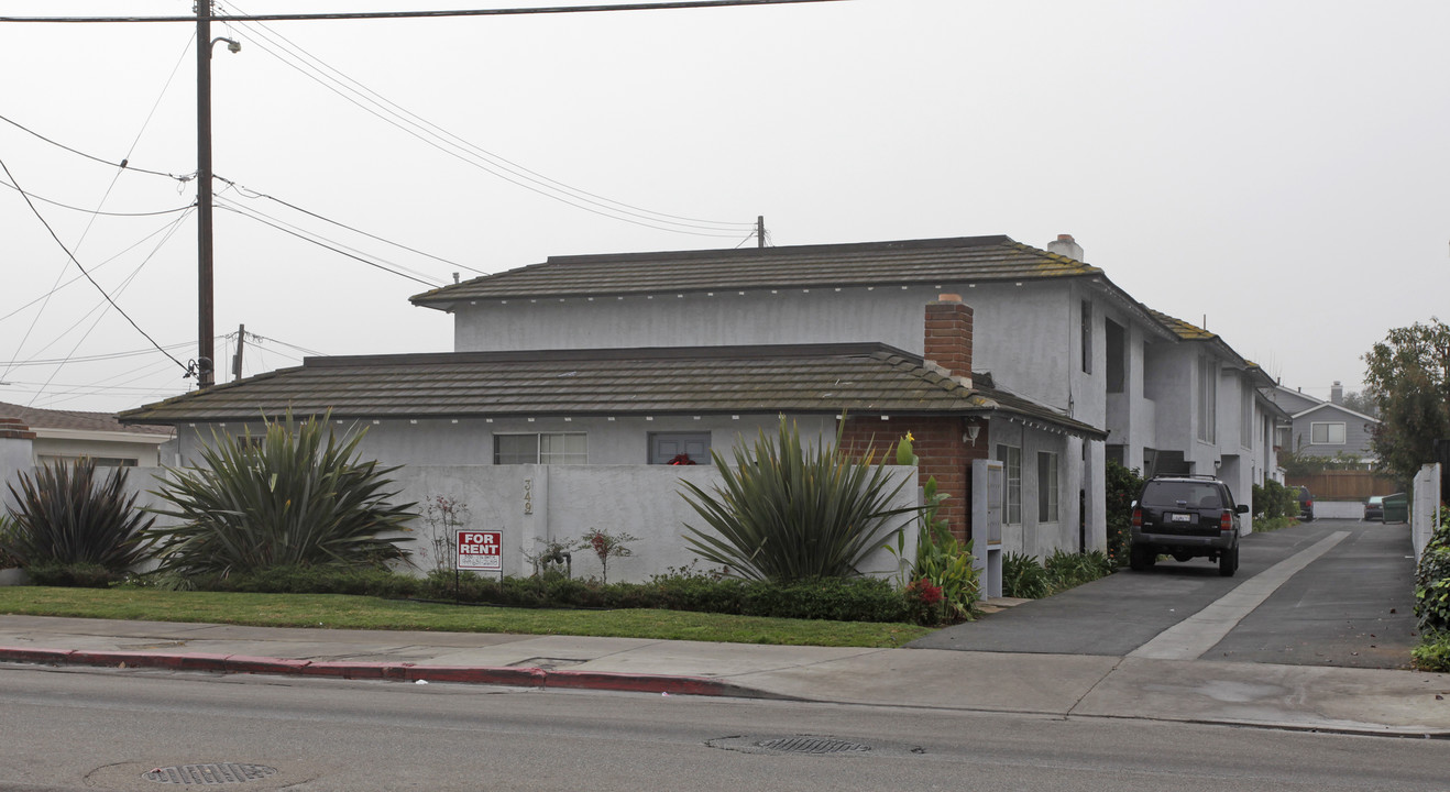 Costa Brava in Costa Mesa, CA - Foto de edificio