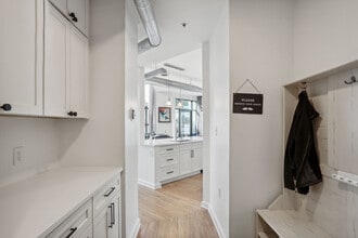 260 18th St NW, Unit 10206 in Atlanta, GA - Building Photo - Building Photo