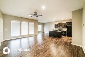 1516 NE Jaclyn Dr in Grain Valley, MO - Foto de edificio - Building Photo