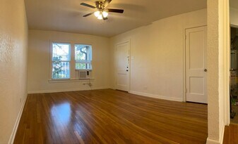 401 W Lynwood Ave, Unit 2 in San Antonio, TX - Building Photo