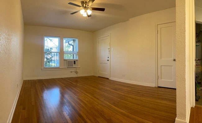 401 W Lynwood Ave, Unit 2