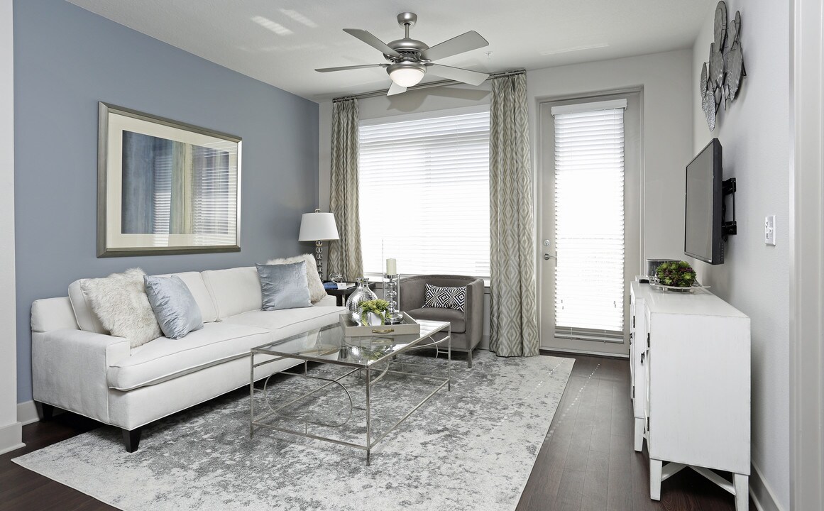 Landon House in Orlando, FL - Building Photo