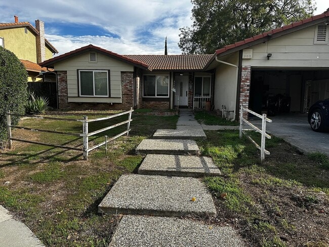 property at 3740 Kenton Ct