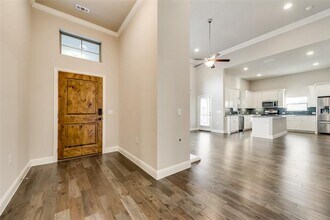 915 Birds Fort Trail in Arlington, TX - Building Photo - Building Photo