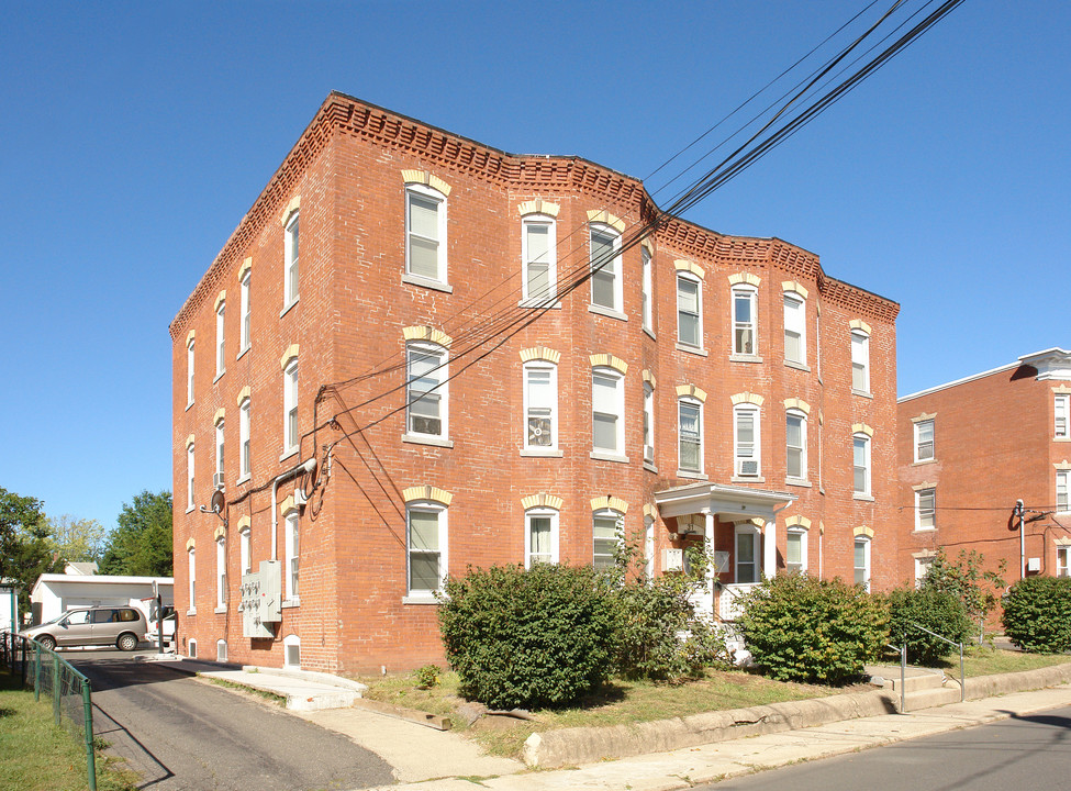 31 Kelley St in Bristol, CT - Building Photo