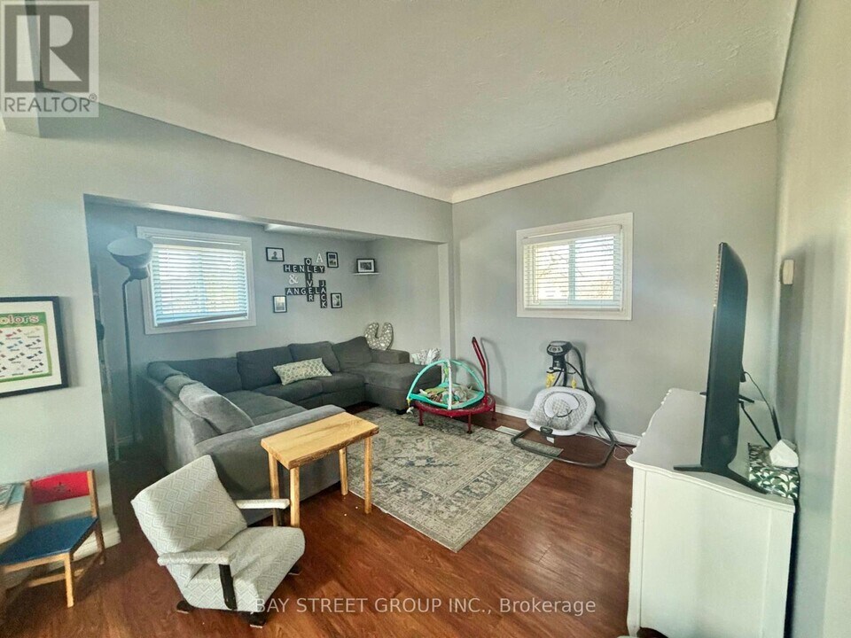 236 Beaver St in Thorold, ON - Building Photo