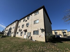 2407 Randall Ln in Arlington Heights, IL - Building Photo - Building Photo