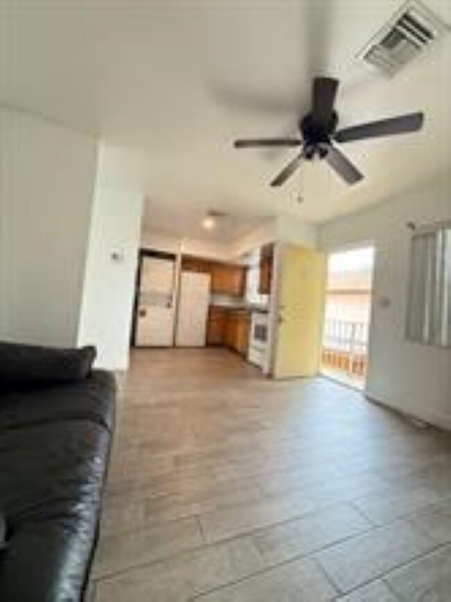 101 NE 41st St, Unit F101 in Oakland Park, FL - Building Photo - Building Photo