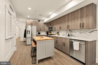 1519 K St SE, Unit 101 in Washington, DC - Foto de edificio - Building Photo