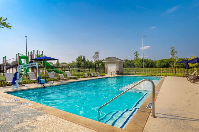 Stallion Ridge in Everman, TX - Foto de edificio - Building Photo