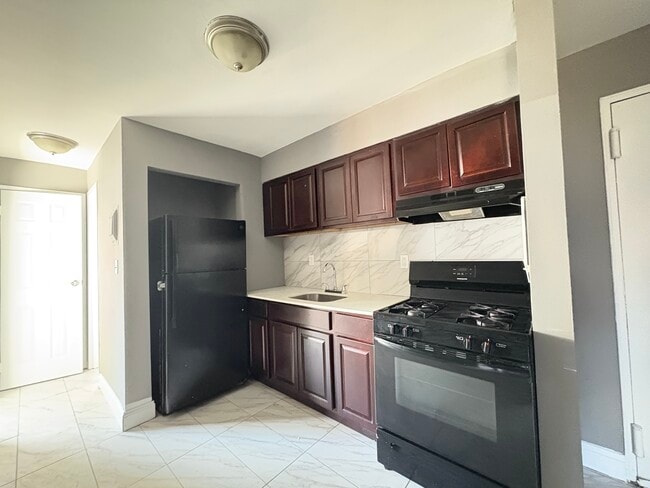 110 Montclair Ave, Unit 18