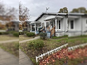 105 Earl Ave in Roseville, CA - Building Photo - Building Photo
