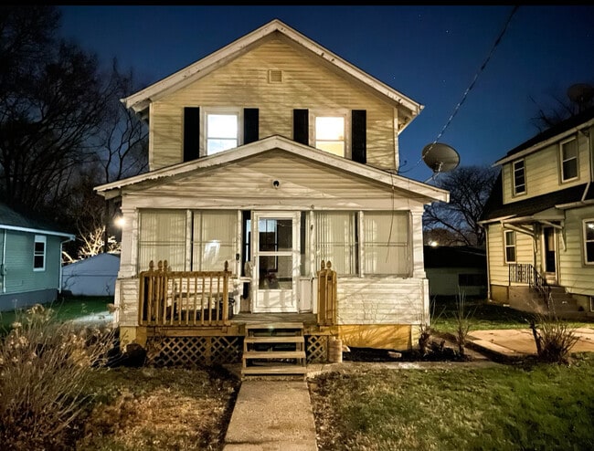 property at 2024 Green St