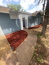 704 W Pleasantview Dr in Hurst, TX - Building Photo - Building Photo