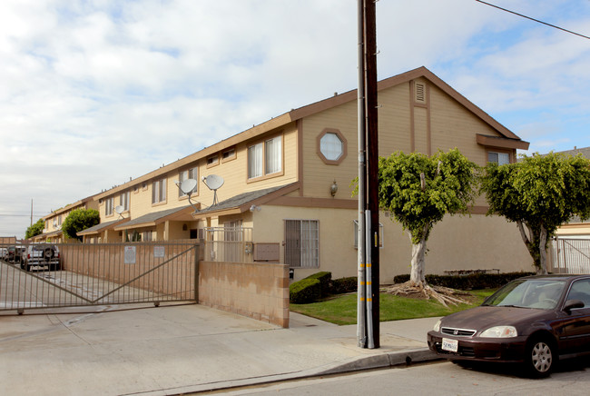 Belshire Apartments in Norwalk, CA - Building Photo - Building Photo