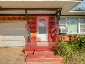 2017 Downing St in The Village, OK - Building Photo - Building Photo