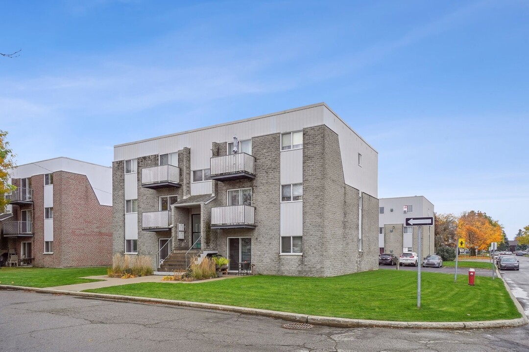 120 Monseigneur-Ritchot Pl in L'assomption, QC - Building Photo