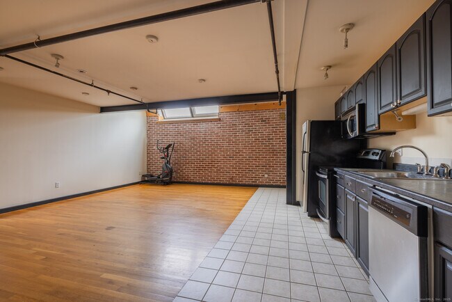 325 Myrtle Ave in Bridgeport, CT - Building Photo - Building Photo