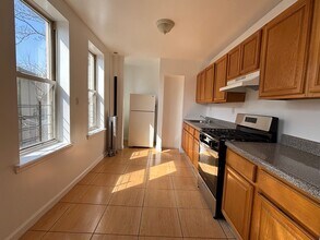 10 Harvard St, Unit 1 in East Orange, NJ - Foto de edificio - Building Photo