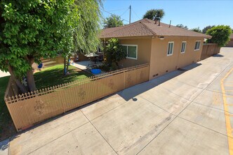 1837 S Mayflower Ave in Monrovia, CA - Foto de edificio - Building Photo