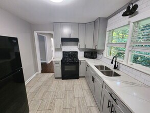 2689 Collier Dr NW in Atlanta, GA - Building Photo - Building Photo