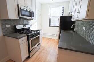 2311 N Rockwell St, Unit J05P in Chicago, IL - Building Photo - Building Photo