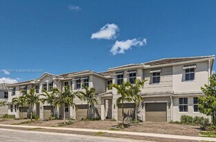 117 SW 170th Ave in Pembroke Pines, FL - Building Photo