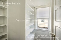 839 Hays Park Ave photo'